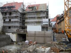 Wohnungsbau in der Altstadt geht trotz Insolvenz weiter – Noch Käufer gesucht